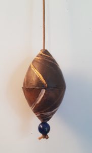 Pendule avec argent en bas pour le nettoyage durant un soin