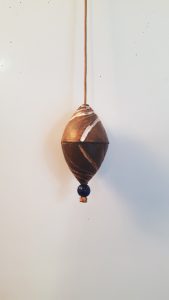 Pendule or en bas pour la radiesthésie et le rechargement après un nettoyage.